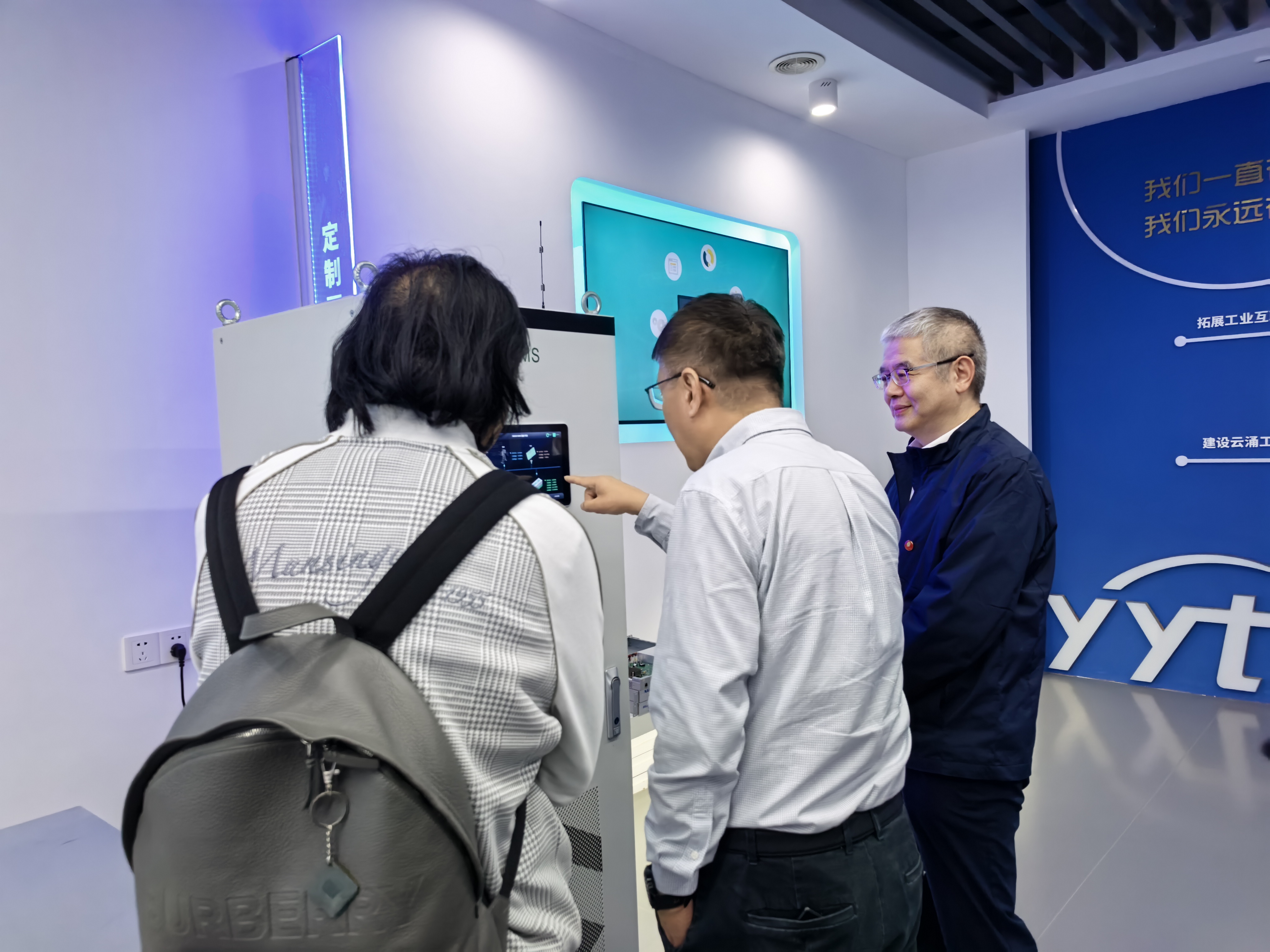 龍芯中科胡偉武一行蒞臨云涌科技考察